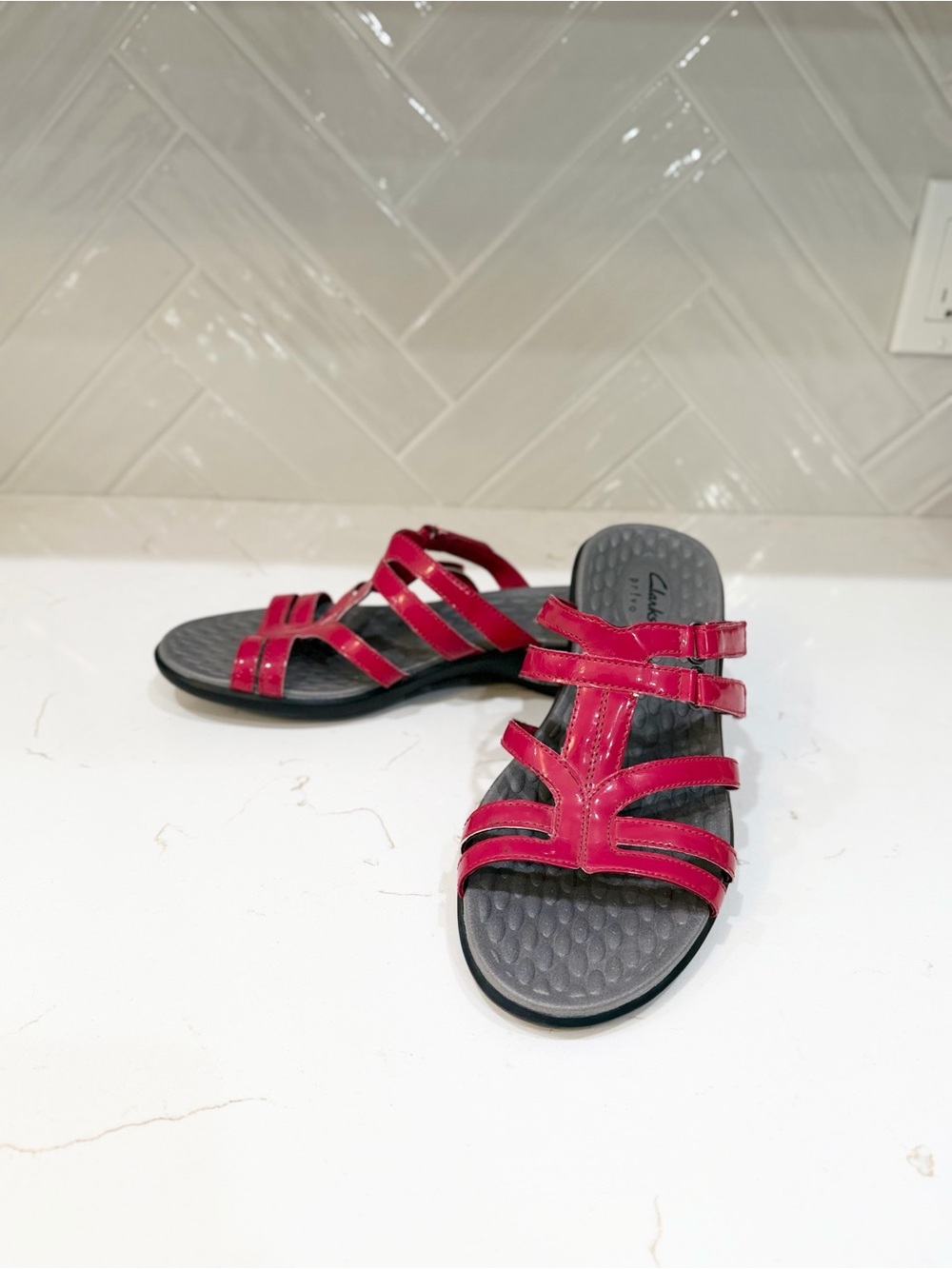 Clarks Privo Red Strappy Comfort Sandals Size 9 Y2K
